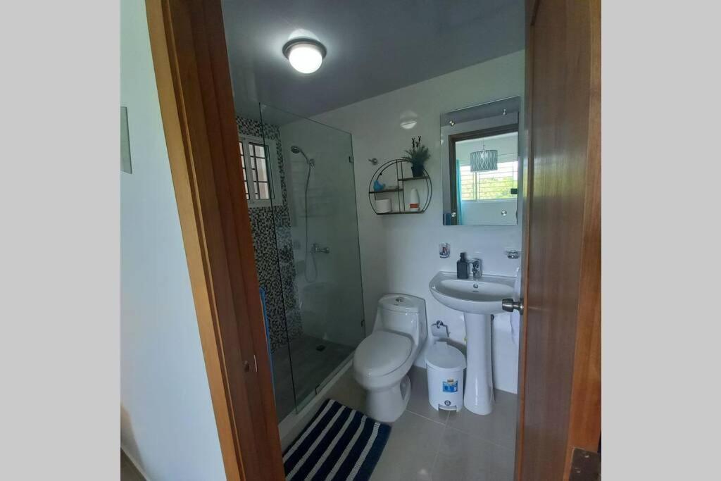 Confortable Apartamento De 3 Tres Habitaciones, Con Hermosa Vista De Area Verde, Ademas De Piscinas Y Juegos Infantiles En Area Recreativa 圣地亚哥洛斯卡巴 外观 照片