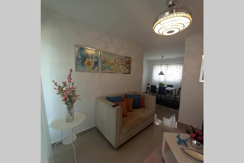 Confortable Apartamento De 3 Tres Habitaciones, Con Hermosa Vista De Area Verde, Ademas De Piscinas Y Juegos Infantiles En Area Recreativa 圣地亚哥洛斯卡巴 外观 照片