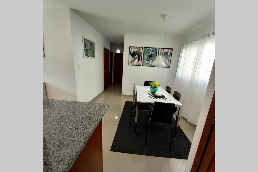 Confortable Apartamento De 3 Tres Habitaciones, Con Hermosa Vista De Area Verde, Ademas De Piscinas Y Juegos Infantiles En Area Recreativa 圣地亚哥洛斯卡巴 外观 照片