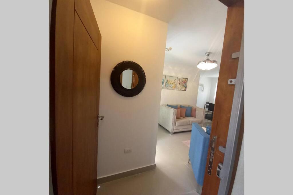 Confortable Apartamento De 3 Tres Habitaciones, Con Hermosa Vista De Area Verde, Ademas De Piscinas Y Juegos Infantiles En Area Recreativa 圣地亚哥洛斯卡巴 外观 照片