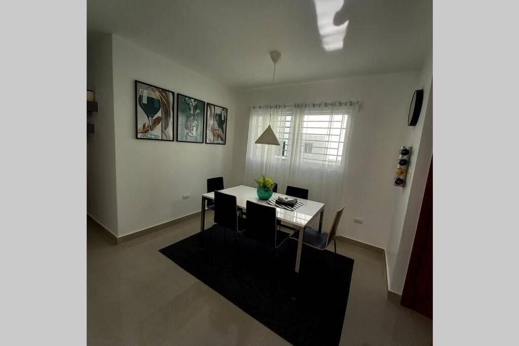 Confortable Apartamento De 3 Tres Habitaciones, Con Hermosa Vista De Area Verde, Ademas De Piscinas Y Juegos Infantiles En Area Recreativa 圣地亚哥洛斯卡巴 外观 照片