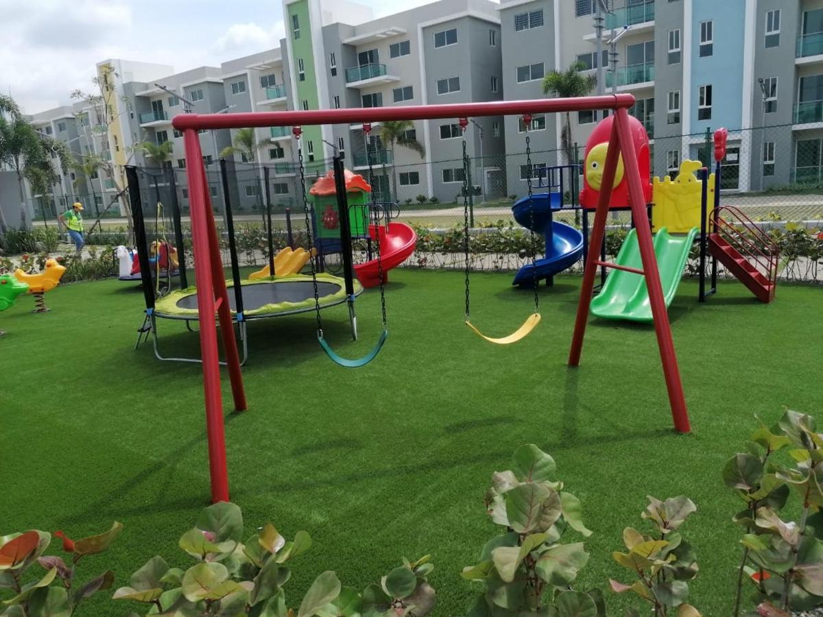 Confortable Apartamento De 3 Tres Habitaciones, Con Hermosa Vista De Area Verde, Ademas De Piscinas Y Juegos Infantiles En Area Recreativa 圣地亚哥洛斯卡巴 外观 照片